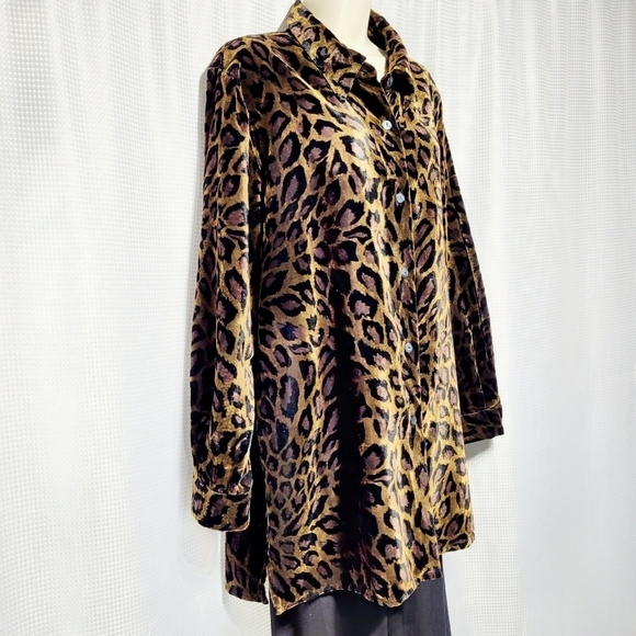 VTG Denim&Co. Shimmering Velvet Leopard Print Long Sleeve Button Down Top (L) - Picture 2 of 9